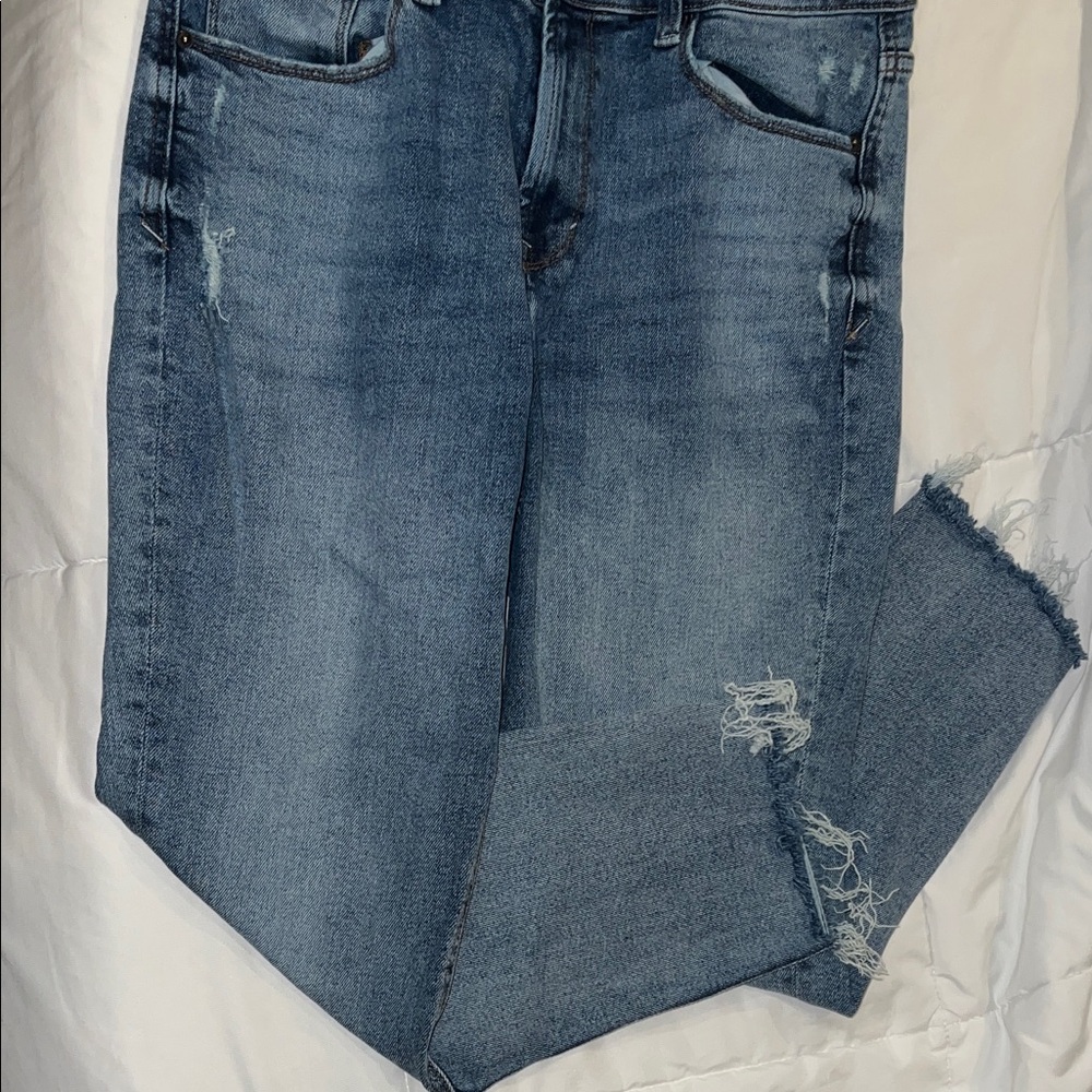 Kensie Blue Frayed Hem Cropped Jeans